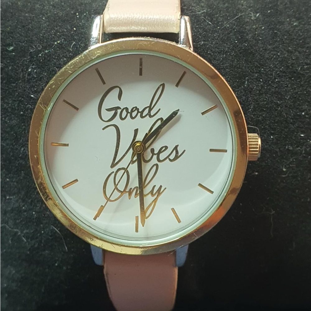 🦋10/$20🦋 FMDAL1039 Goldtone/White Leather "Good Vibes Only" Women's Watch